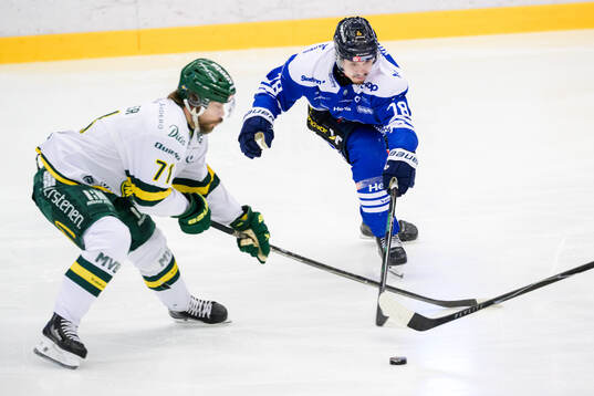 Björklövens Gustav Possler och Karlskogas Leevi Viitala