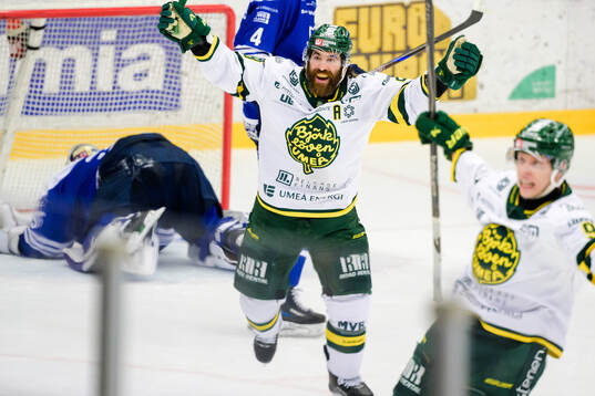 Björklövens Mathew Maione jublar