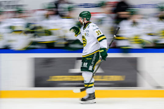 Björklövens Albin Lundin jublar