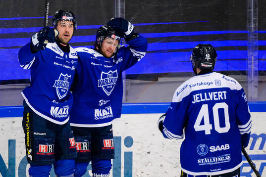 Karlskogas Jonatan Harju och Hampus Plato jublar