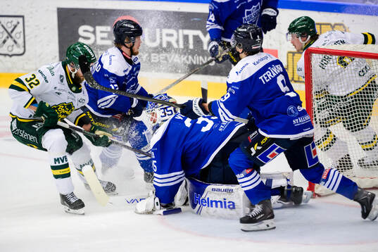 Karlskogas målvakt Lars Volden