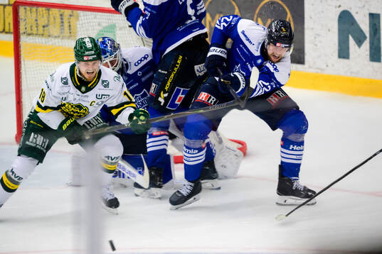 Björklövens Axel Ottosson och Karlskogas Viktor Lang