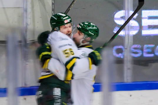 Björklövens Fredrik Forsberg och Albin Lundin jublar