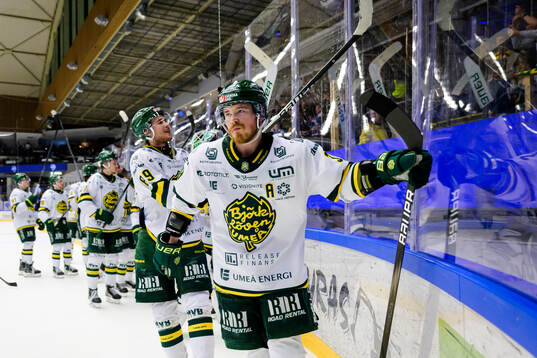 Björklövens Joel Mustonen jublar