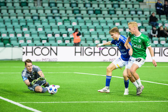 GIF Sundsvalls målvakt Jonas Olsson och Jakob Hedenquist