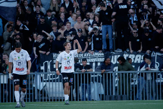 Örebros Samuel Wikman jublar