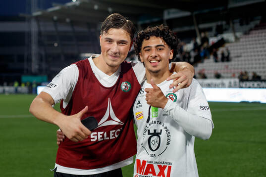 Örebros Erman Hrastovina och Hasan Dana jublar