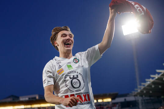 Örebros Edwin Ibrahimbegovic jublar