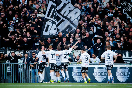 Jubel vid Samuel Wikman 1-1 mål