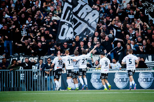 Jubel vid Samuel Wikman 1-1 mål