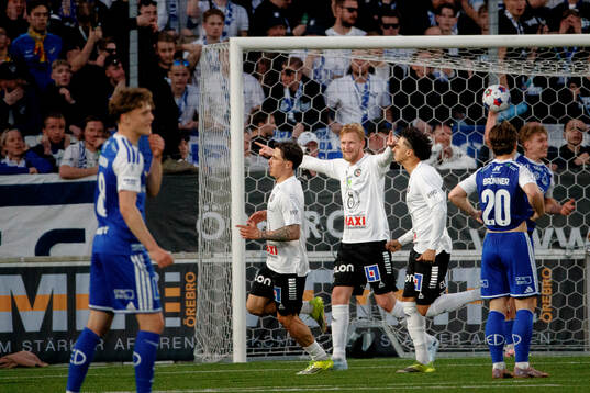 Örebros Karl Holmberg jublar vid 2-1