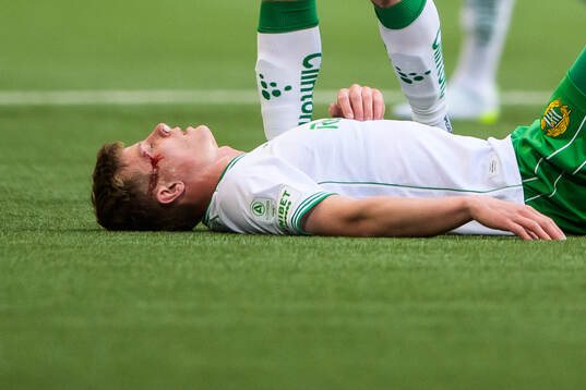 Hammarbys Frederik Winther blöder från huvudet
