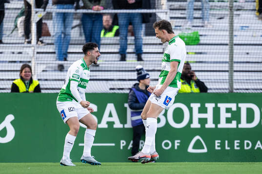 Västerås Mikkel Ladefoged och Ismet Lushaku jublar