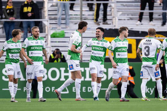 Västerås Mikkel Ladefoged jublar med Ismet Lushaku