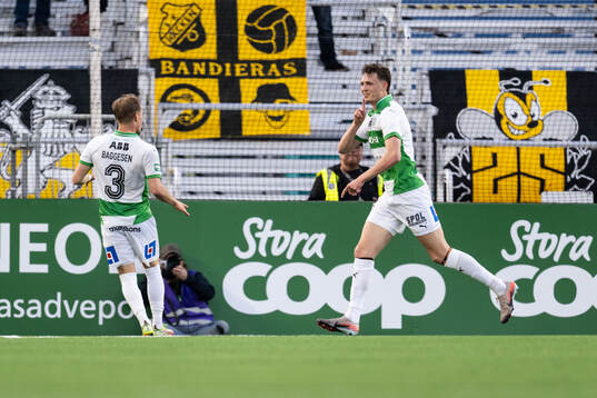 Västerås Mikkel Ladefoged jublar