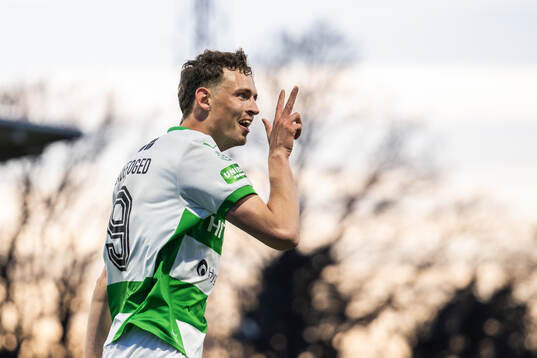Västerås Mikkel Ladefoged jublar
