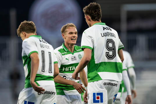 Västerås Mikkel Ladefoged jublar med Marcus Baggesen