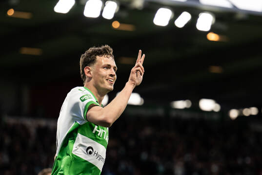 Västerås Mikkel Ladefoged jublar