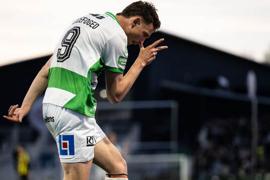 Västerås Mikkel Ladefoged jublar