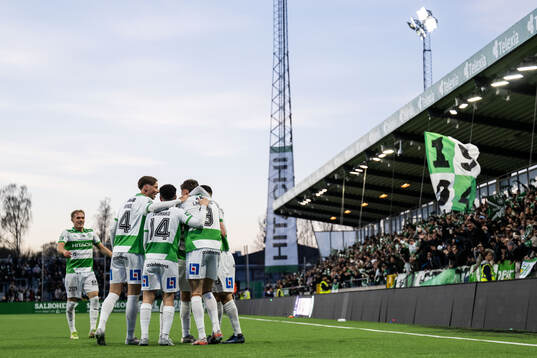 Västerås Mikkel Ladefoged jublar med lag kamrater