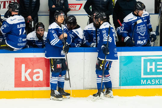 Karlskogas Simen Andre Edvardsen och Gustaf Franzén deppar