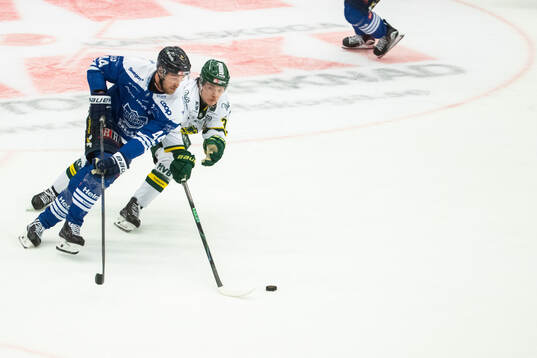 Karlskogas Jonatan Harju och Björklövens Lenni Killinen