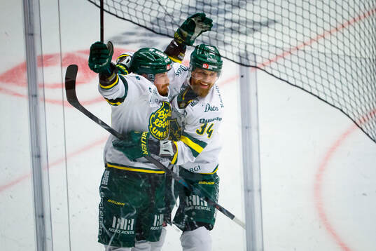 Björklövens Joel Mustonen jublar vid 1-0