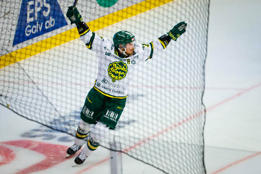 Björklövens Joel Mustonen jublar vid 1-0