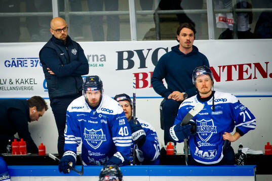 Karlskogas tränare Dennis Hall, Kalle Jellvert och Adam