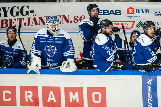 Karlskogas målvakt Lars Volden i båset
