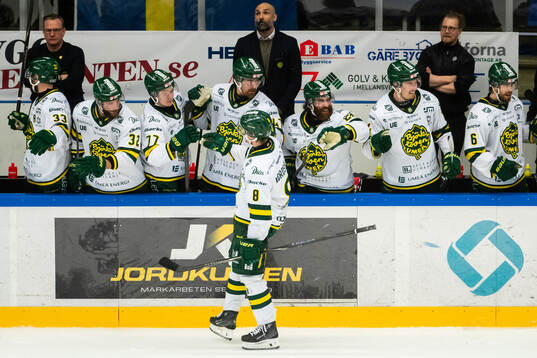 Björklövens Lucas Nordsäter jublar med lagkamrater