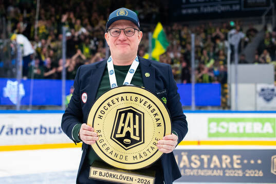 Björklövens Björklövens tränare Magnus Bogren jublar