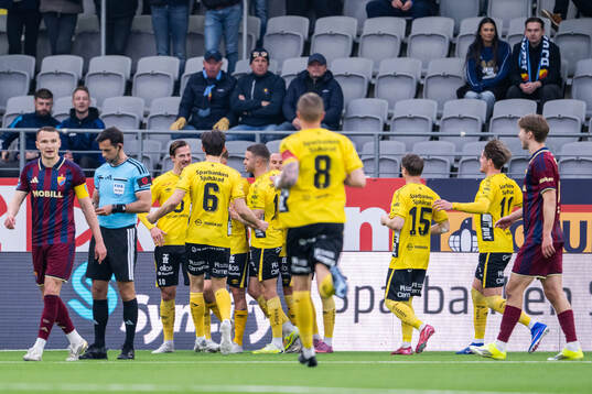 Elfsborgs Frederik Ihler jublar med lagkamrater