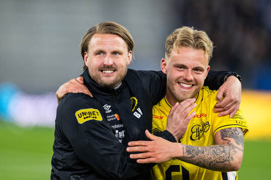 Elfsborgs manager Björn Hamberg och Frederik Ihler jublar
