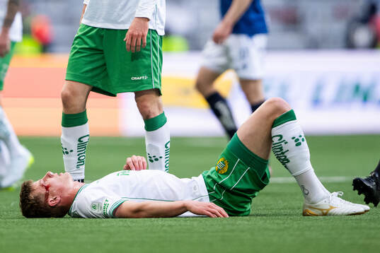 Hammarbys Frederik Winther blöder från ögonbrynet
