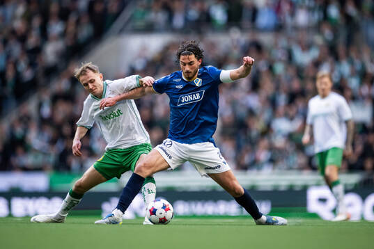 Hammarbys Victor Stange Lind och Halmstads Rocco Ascone
