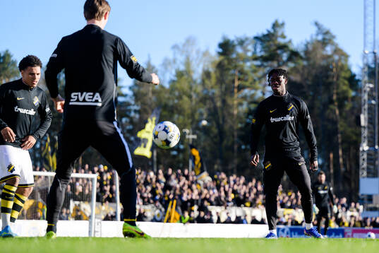 AIKs spelare värmer upp