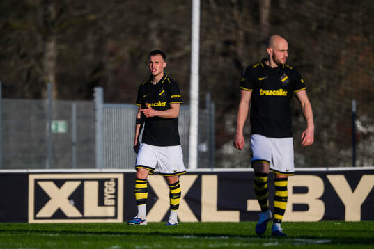 AIKs Áron Csongvai och Amel Mujanic deppar