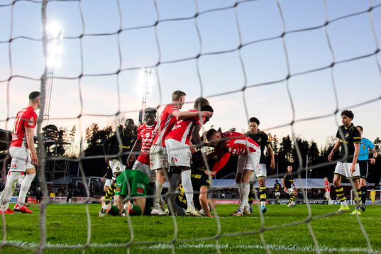 AIKs Sotirios Papagiannopoulos och Degerfors Matvei Igonen