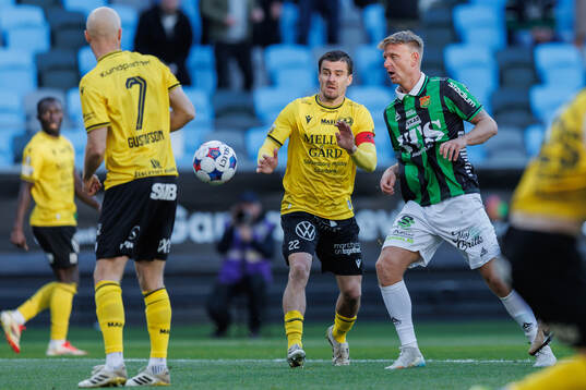 Mjällbys Jesper Gustavsson och GAIS Joackim Fagerjord