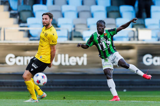Mjällbys Axel Norén och GAIS Blessing Asumang Dankwah