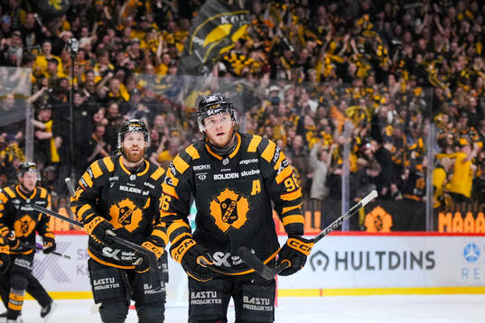 Skellefteås Rickard Hugg jublar