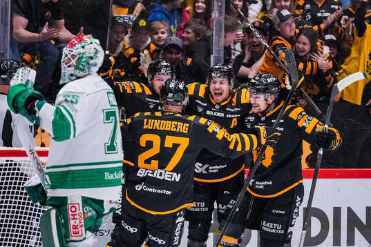 Skellefteås Martin Lundberg och Pär Lindholm jublar