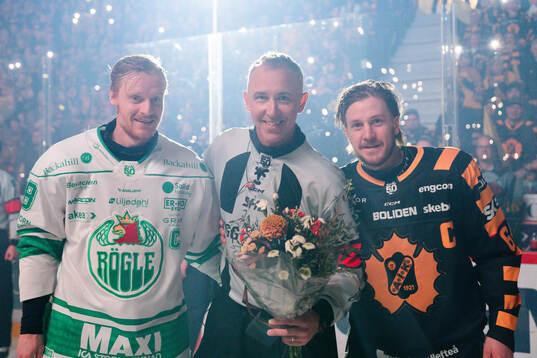 Rögles Anton Bengtsson , Domare Linus Öhlund och