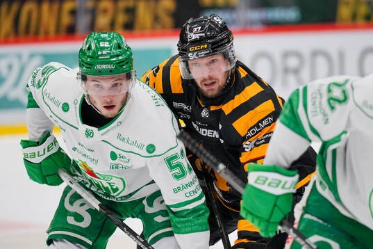 Rögles Felix Nilsson och Skellefteås Martin Lundberg