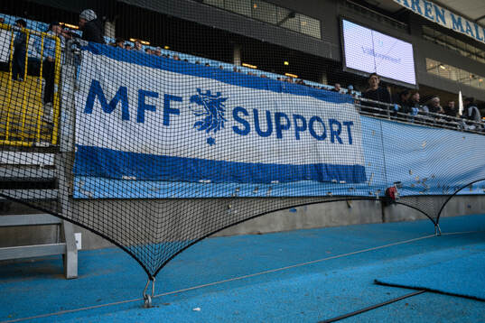 Säkerhetsnät framför Malmö FFs klack