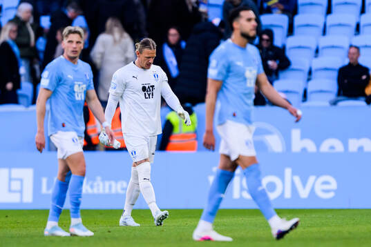 Malmö FFs målvakt Johan Dahlin deppar