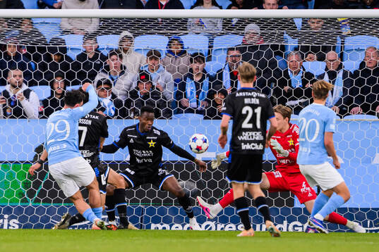 Malmö FFs Sead Haksabanovic gör 1-1