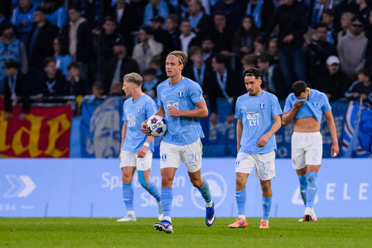 Malmö FFs Erik Botheim och Adrian Skogmar deppar