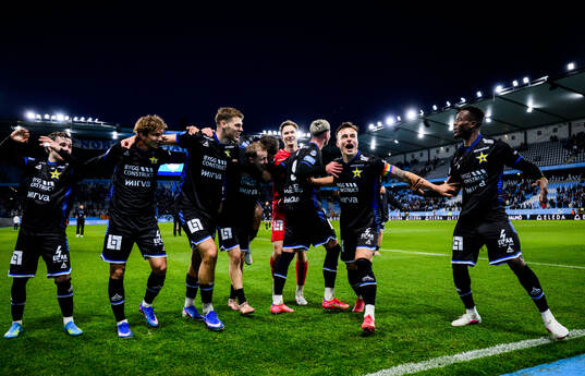 Sirius Henrik Rönnlöf Castegren jublar